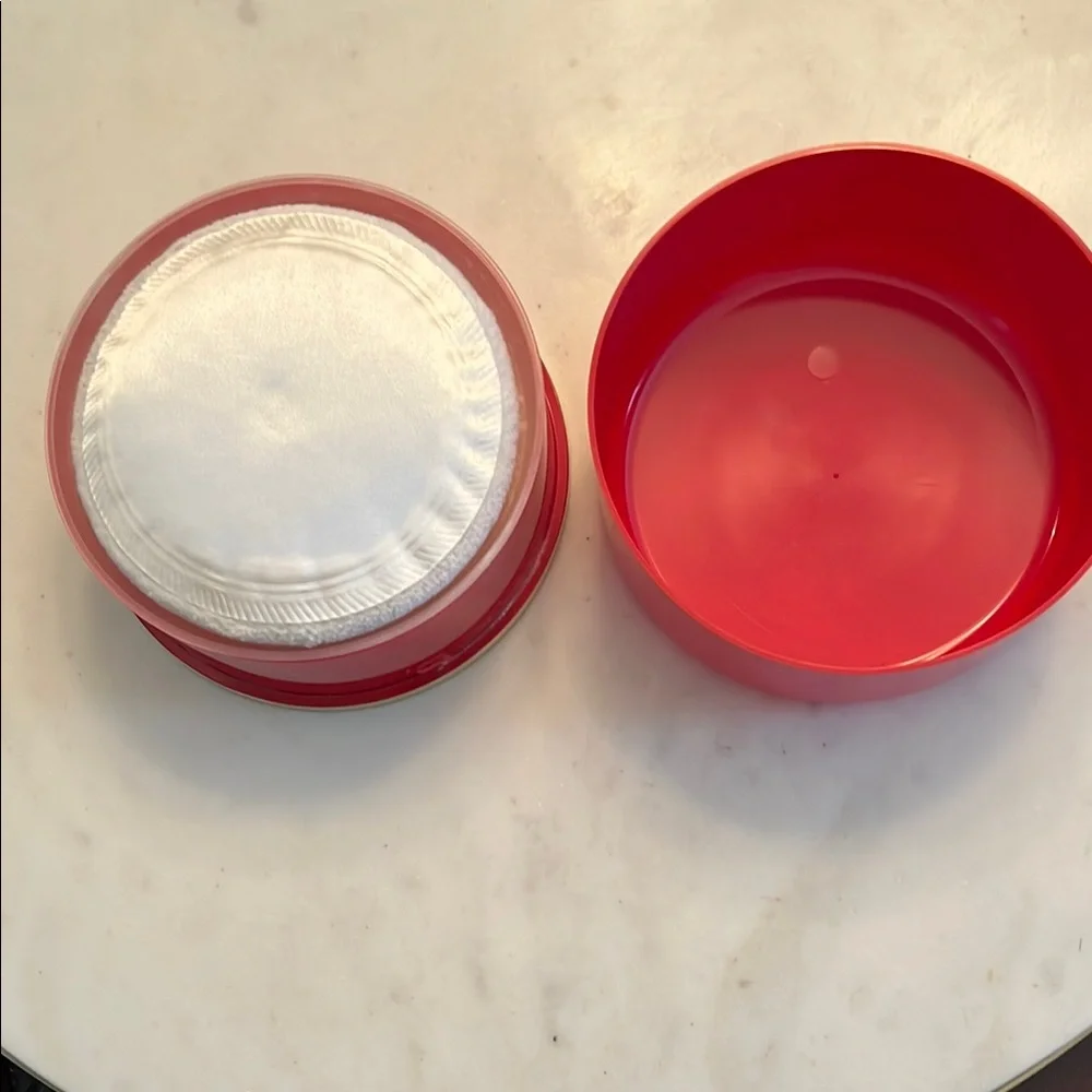 Elizabeth Arden 2.6oz Body Powder - NWOT - Picture 3 of 4
